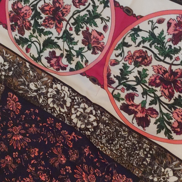 Floral square scarve - Picture 5 of 9